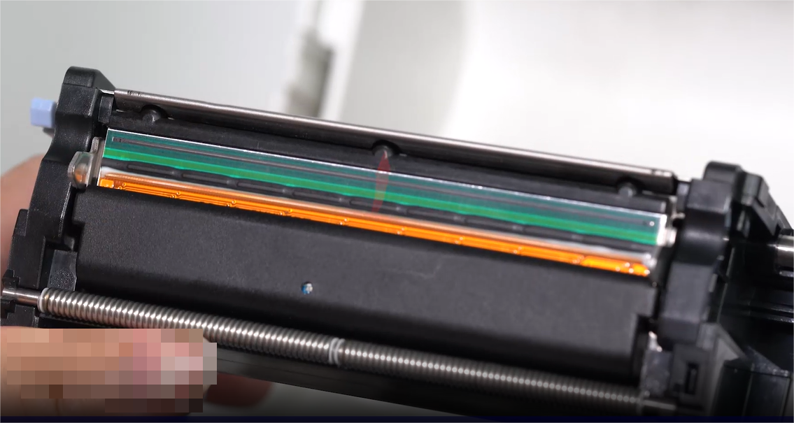 Üks close-up of a person carefully cleaning an electronic component with a swab.
